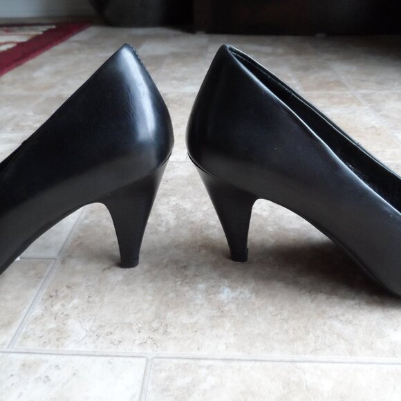 Le Chateau- woman black  shoes  Size 7 Genuine Leather - Picture 12 of 12